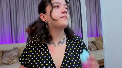 Snapshot of nia_stark chatting on 18, 4, 2026 Estefani online show from 18, 4, 2026