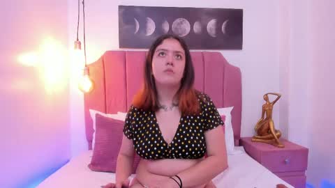 Snapshot of nia_stark chatting on 6, 5, 2026 Estefani online show from 6, 5, 2026