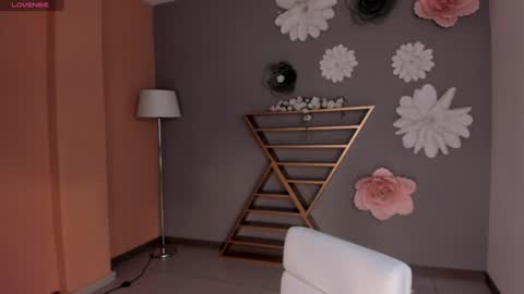 SQUIRTER DOLL    online show from 28, 12, 2024