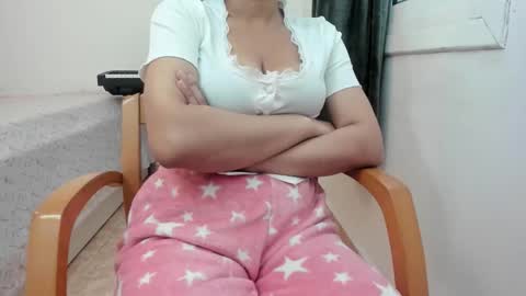 Snapshot of nicebrown chatting on 23, 10, 2025 Sfora online show from 23, 10, 2025