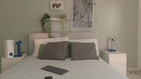 NICKI FOX  online show from 1, 12, 2025