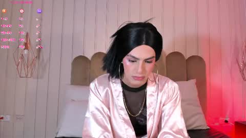 nickiwestt___ online show from 25, 6, 2026