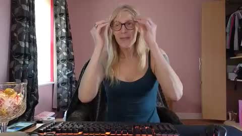 Snapshot of nicktu52 chatting on 16, 4, 2026 nicktuuk online show from 16, 4, 2026
