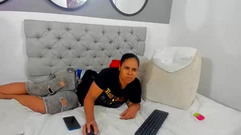 Snapshot of nickyluna chatting on 14, 9, 2025 nickyluna online show from 14, 9, 2025