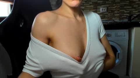 Snapshot of nickyplus chatting on 11, 2, 2025 Nicky online show from 11, 2, 2025