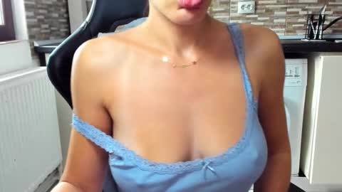 Snapshot of nickyplus chatting on 25, 9, 2025 Nicky online show from 25, 9, 2025