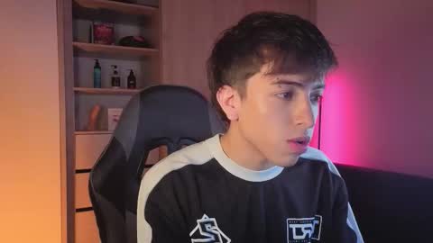 Nicolas online show from 11, 11, 2025