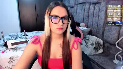 Snapshot of nicol_080 chatting on 18, 10, 2025 YuliEM online show from 18, 10, 2025