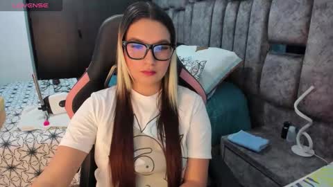 Snapshot of nicol_080 chatting on 12, 11, 2025 YuliEM online show from 12, 11, 2025