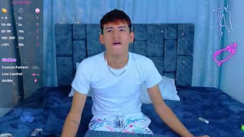 nicolastorres__ online show from 15, 4, 2026