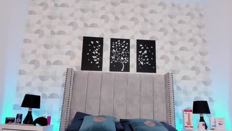 Nicole  Adam online show from 30, 1, 2025