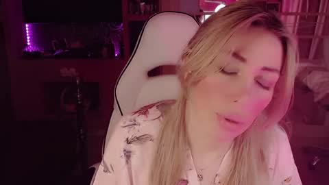 Nicole online show from 27, 4, 2026