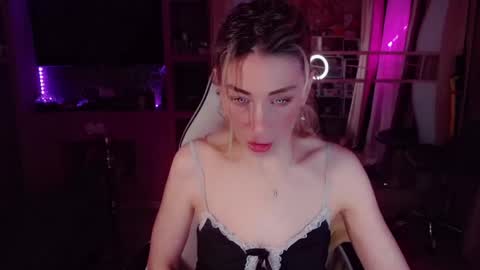 Nicole online show from 9, 5, 2026