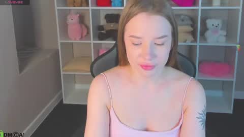 Snapshot of nicole_vasquezz chatting on 22, 6, 2026 Nicole My schedule for the week 2 GMT 9am-15pm Mo Tu Th Fr online show from 22, 6, 2026
