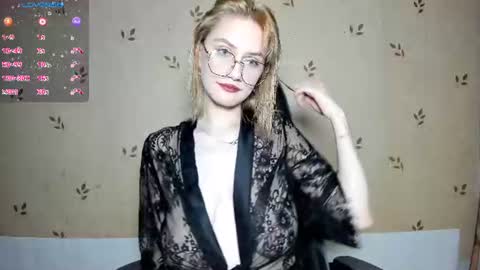 NicoleDavis online show from 30, 6, 2026