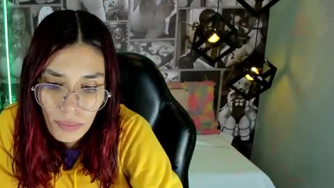 N i c o l e  online show from 9, 2, 2025