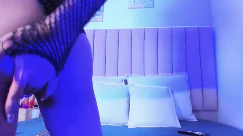 nicolemadrird online show from 11, 11, 2025