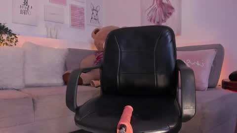 Nicolle online show from 21, 2, 2025