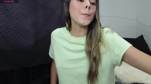 Snapshot of nicolle_jhons chatting on 14, 1, 2025 Nicolle online show from 14, 1, 2025