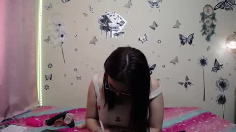 nicolle_sky online show from 17, 10, 2025