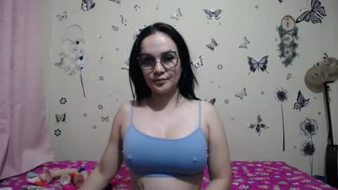 nicolle_sky online show from 9, 7, 2026