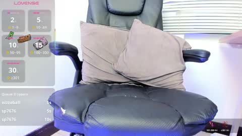 nicolle_smithh_ online show from 7, 5, 2026
