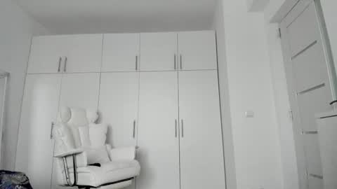 Nicolle online show from 11, 9, 2025