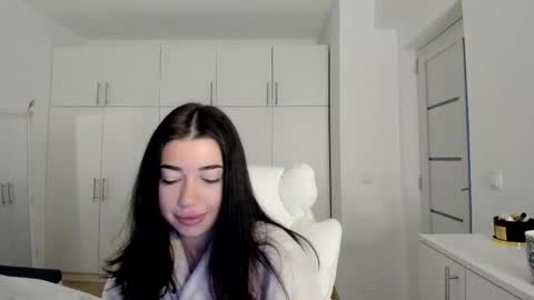 Nicolle online show from 13, 10, 2025