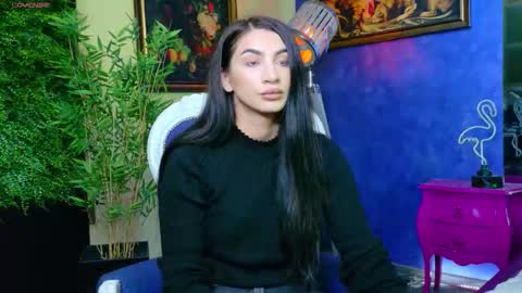 Nicolle online show from 11, 11, 2025