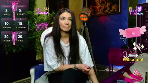 Nicolle online show from 5, 5, 2026
