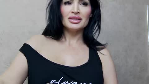 Nicolle online show from 11, 2, 2025