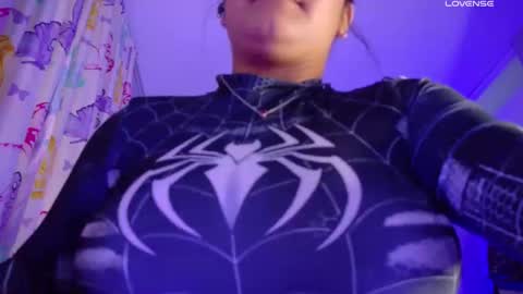 Nicolle Miley online show from 28, 4, 2026