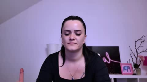 Nicol Sparkle online show from 24, 4, 2026