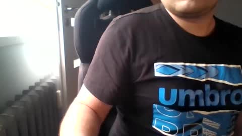 Niewidoczny online show from 1, 2, 2025