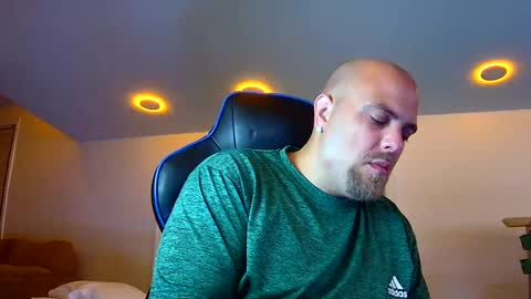 Snapshot of nightlifecouple chatting on 9, 9, 2025 nightlifecouple online show from 9, 9, 2025