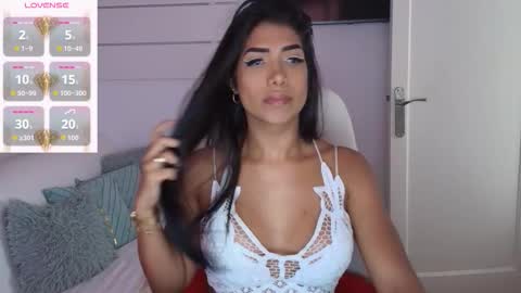 Nicolle Bustamante online show from 16, 10, 2025