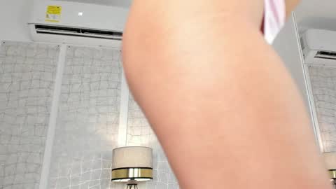 Snapshot of niicole_steele chatting on 24, 9, 2025 Niicole online show from 24, 9, 2025