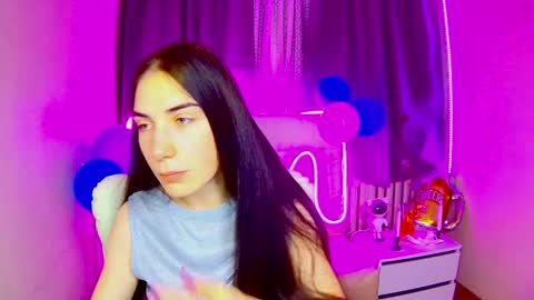 nikastarkk online show from 1, 10, 2025