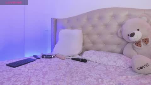 Snapshot of nikiibrooks chatting on 4, 3, 2025 Niikii online show from 4, 3, 2025