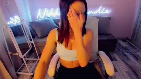 Snapshot of nikki_blondiee chatting on 3, 1, 2025 nikki_blondiee online show from 3, 1, 2025