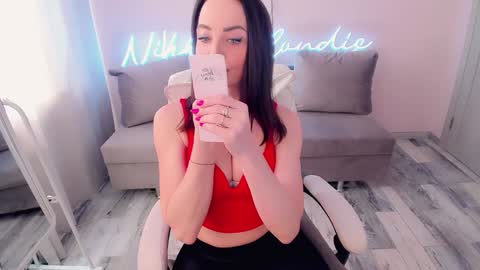 Snapshot of nikki_blondiee chatting on 24, 1, 2025 nikki_blondiee online show from 24, 1, 2025