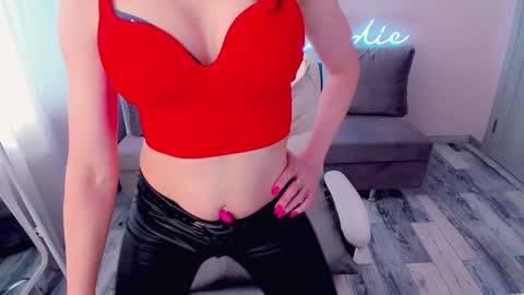 Snapshot of nikki_blondiee chatting on 6, 2, 2025 nikki_blondiee online show from 6, 2, 2025