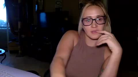 Snapshot of nikki_cums chatting on 14, 11, 2025 NikkiCums online show from 14, 11, 2025