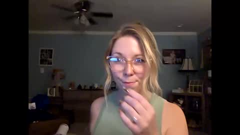 nikkib653466 online show from 31, 3, 2026