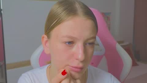 Snapshot of nikkibenz03 chatting on 24, 6, 2026 Beatrice online show from 24, 6, 2026