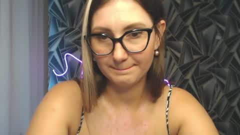 nikkikiss___ online show from 25, 6, 2026
