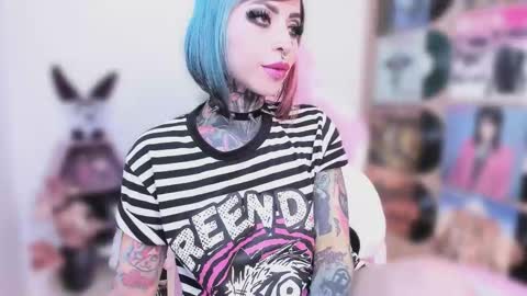 Snapshot of nikkiramone chatting on 28, 10, 2025 Nikki Ramone online show from 28, 10, 2025