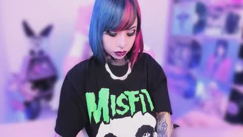 Snapshot of nikkiramone chatting on 6, 11, 2025 Nikki Ramone online show from 6, 11, 2025