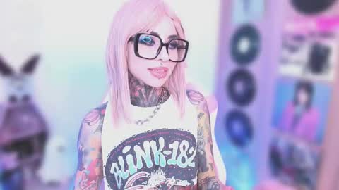 Snapshot of nikkiramone chatting on 6, 1, 2026 Nikki Ramone online show from 6, 1, 2026