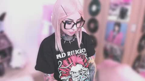 Snapshot of nikkiramone chatting on 7, 1, 2026 Nikki Ramone online show from 7, 1, 2026